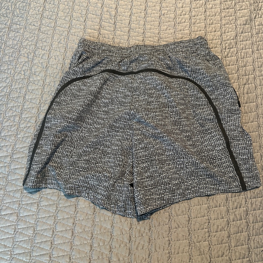 Men’s lined Lululemon 5’ shorts